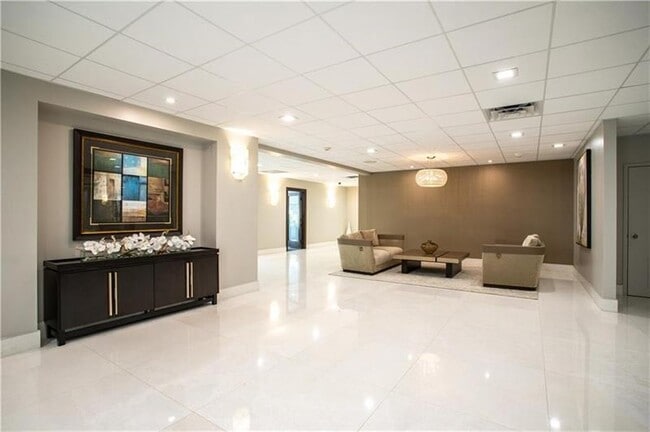 Building Photo - 3500 Galt Ocean Dr