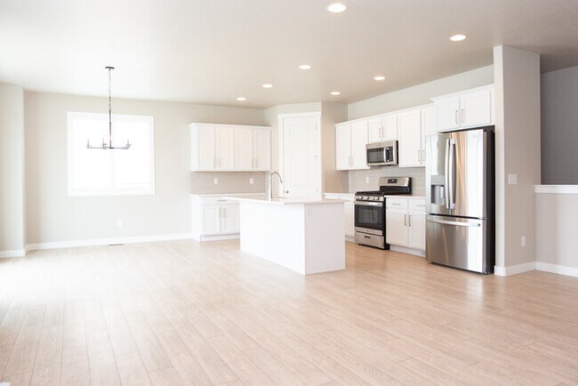 Building Photo - Modern Farmhouse Rambler – 7 Bed, 4 Bath –...
