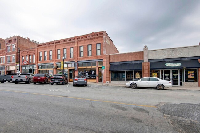 Building Photo - Luxury fully furnished downtown loft 2 bed...