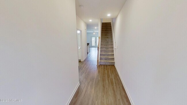 Foto del edificio - 57 Dresser Ln