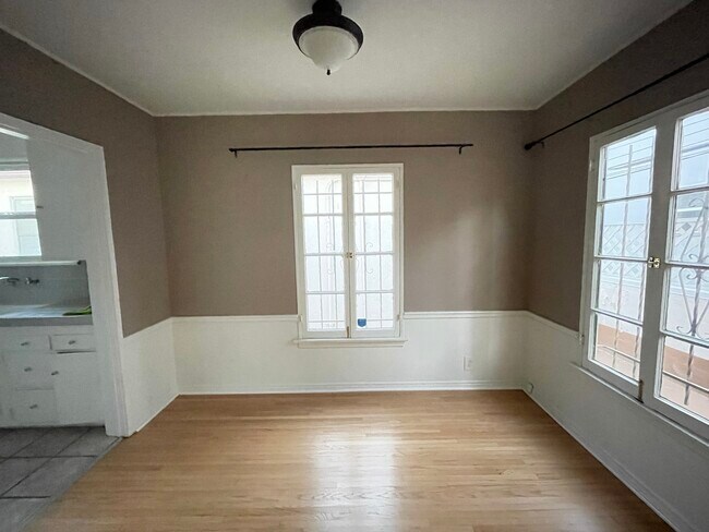 Dining room - 211 N Swall Dr