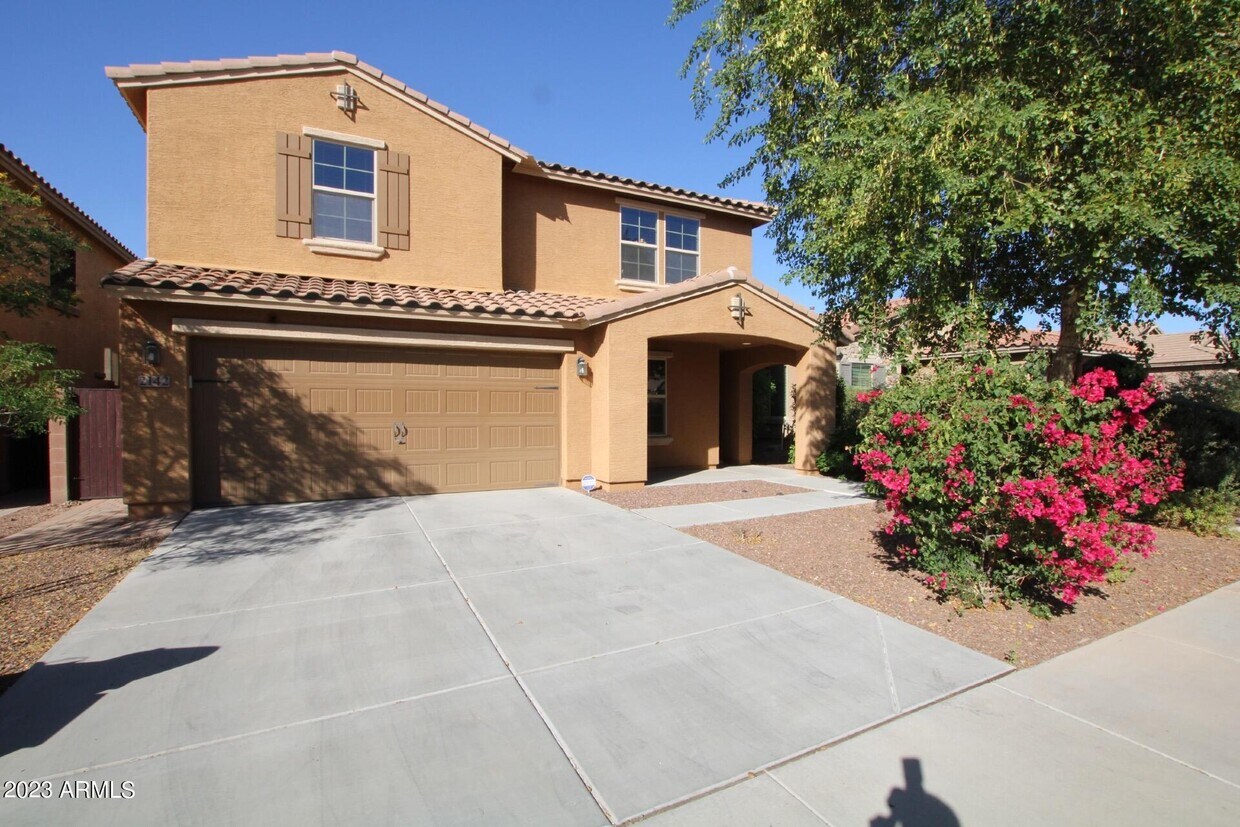 Primary Photo - 2142 E Campo Bello Dr