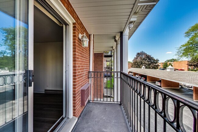 Foto del edificio - 9807 Karlov Ave