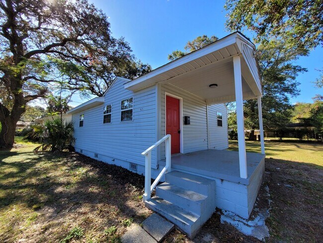 Foto del edificio - 1825 N. A Street Pensacola, FL 32501 Ask u...
