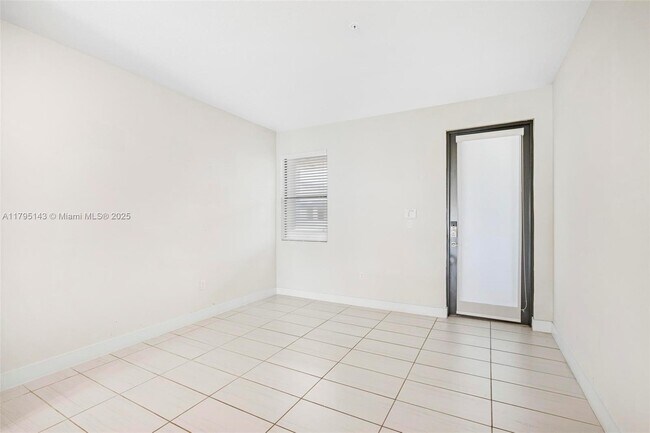Foto del edificio - 7865 NW 104th Ave