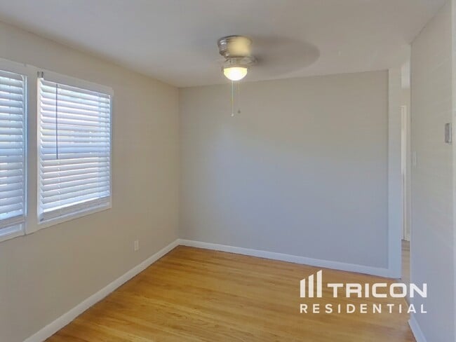 Building Photo - 2627 Robin Dr