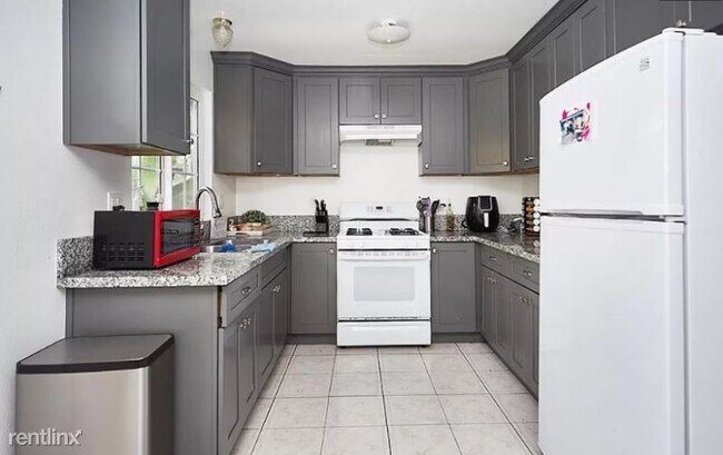 Foto del edificio - 2 br, 1.5 bath House - 7905 Comstock Ave