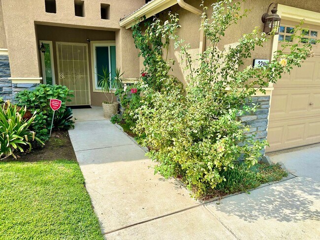 Building Photo - 4 br, 2 bath House - 2209 E Cole Ave