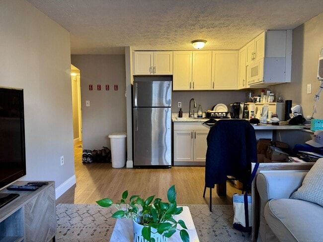 Building Photo - 70 Lawrence St