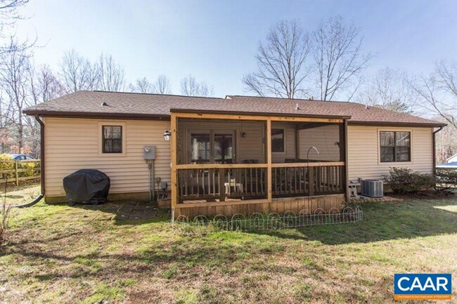 Building Photo - 3Bed/2Bath Lake Monticello Rental