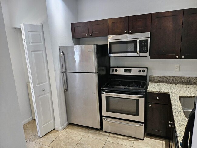 Foto del edificio - 4964 Palmbrooke Cir