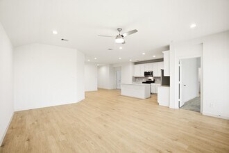 Building Photo - 30615 Skye Villa Ln