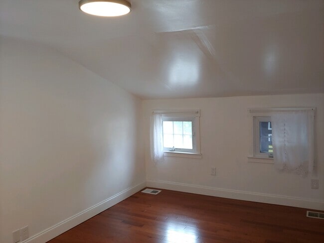 Building Photo - 161 Park Rd