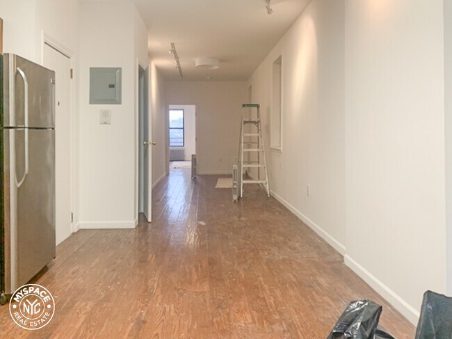Building Photo - 411 Manhattan Ave