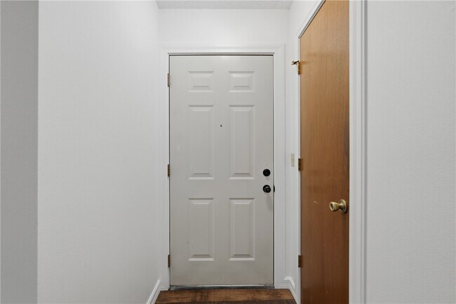 Building Photo - 909 W Linden St