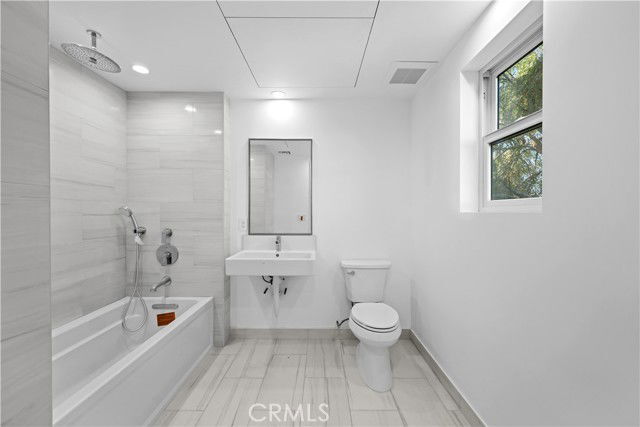 Foto del edificio - 4214 Fulton Ave