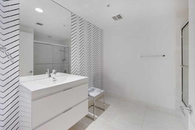 Building Photo - 17301 Biscayne Blvd