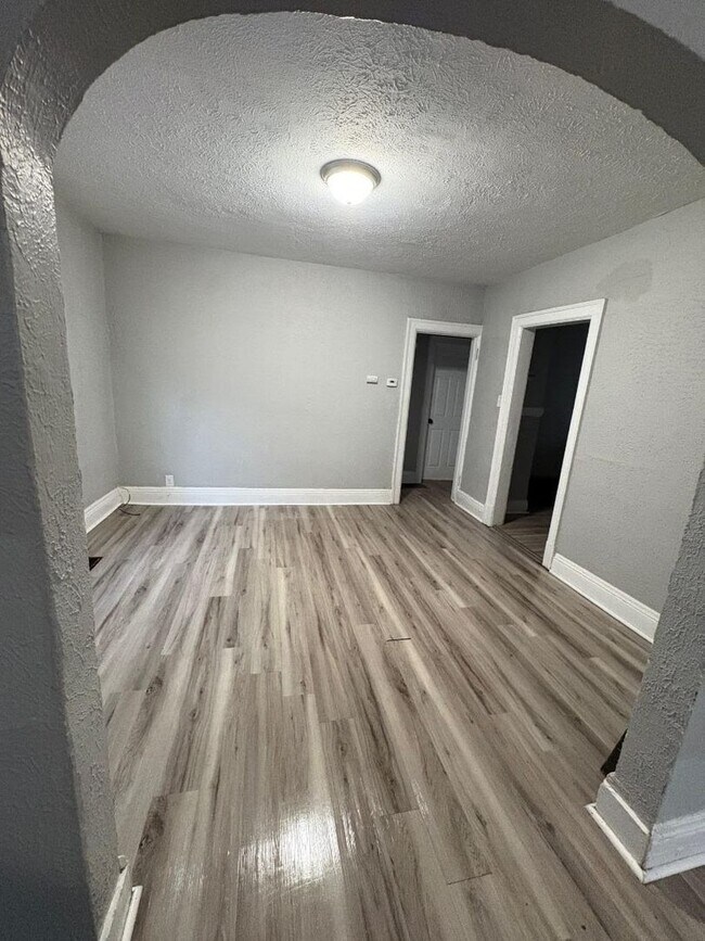 Building Photo - Spacious 4-Bedroom, 2-Bathroom Home – $1,625/Month | Accepting Section 8