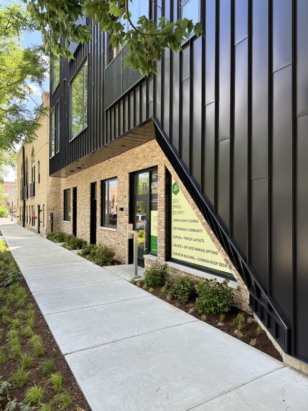 Building Photo - 1700 Oak Ave