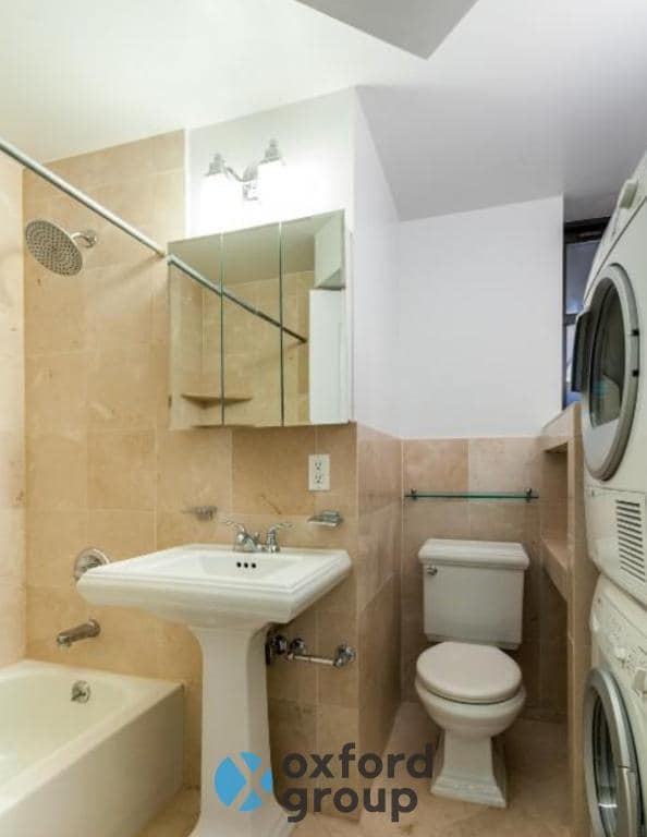 Building Photo - 3 bedroom in NEW YORK NY 10003
