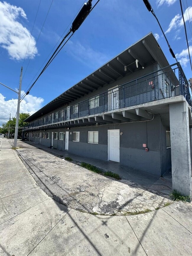 Building Photo - 485 SW 4th Ave