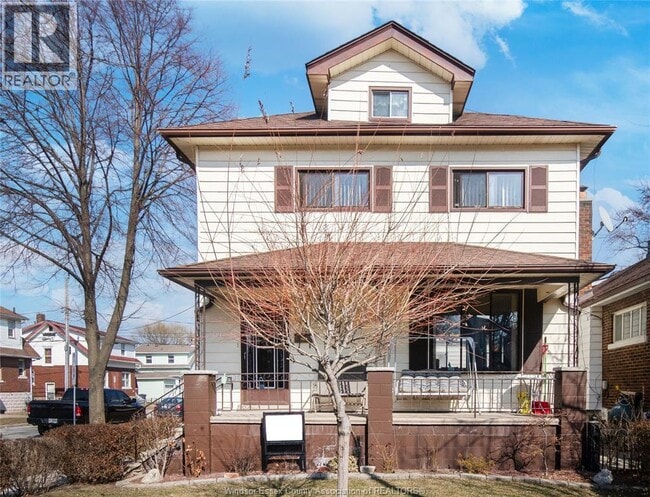 Photo du bâtiment - 1102 HALL