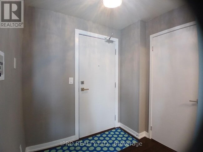 Building Photo - 510-1510 Curran Place