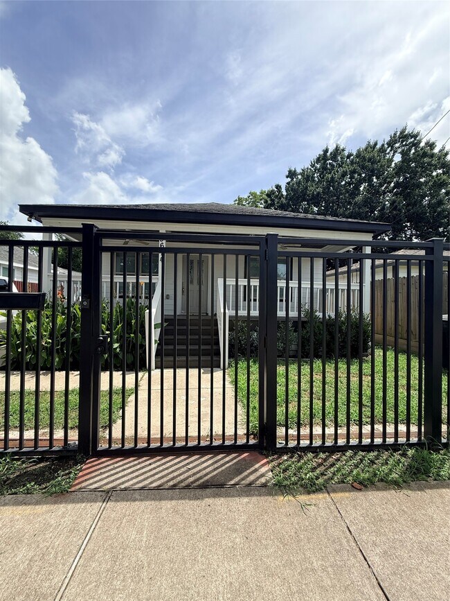 Foto del edificio - 3614 Mainer St
