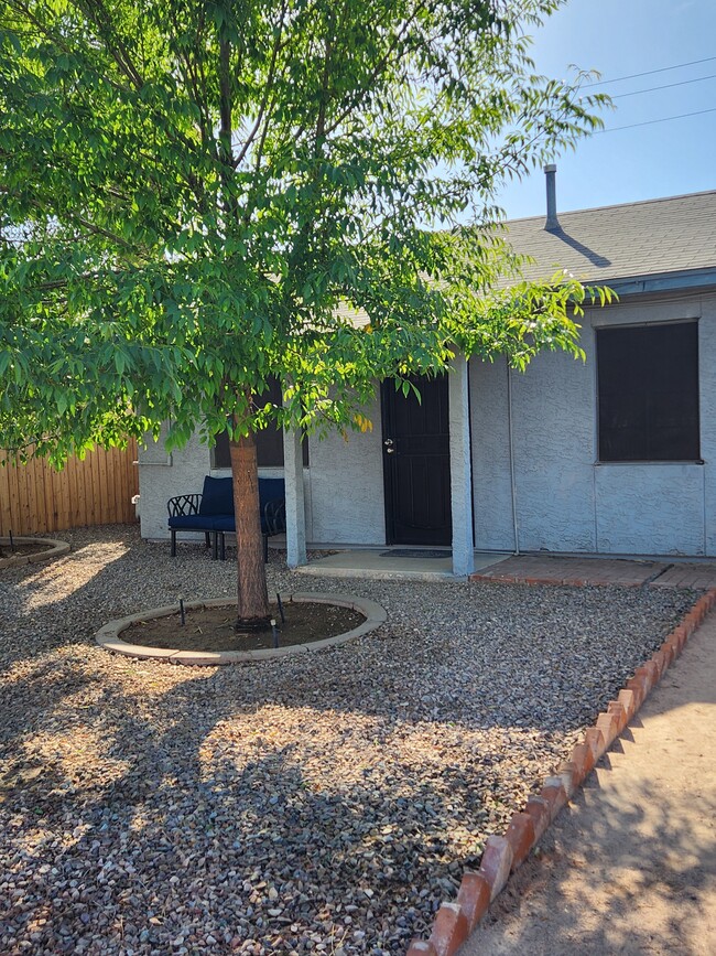 Front Entry - 731 W Pepper Pl