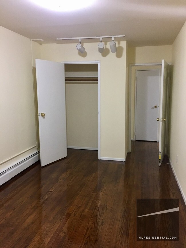 Foto del edificio - 8582 Eliot Ave