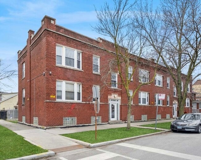 Building Photo - 5005 W Ferdinand St