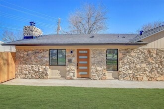 Building Photo - 1402 Valleyridge Cir