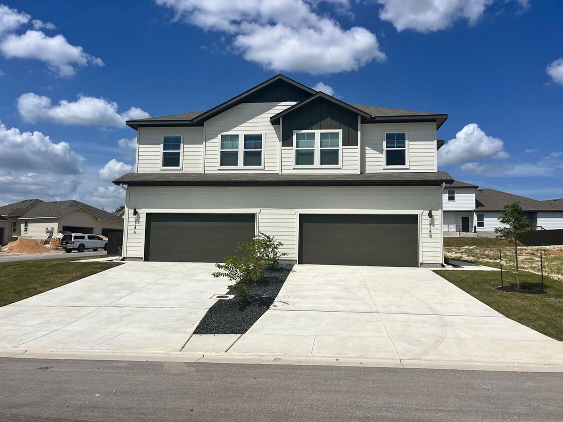 Primary Photo - Luxury Duplex in Buda TX!