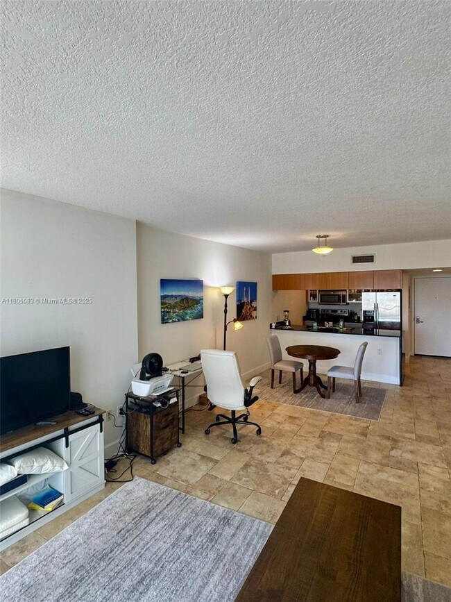 Building Photo - 1750 N Bayshore Dr