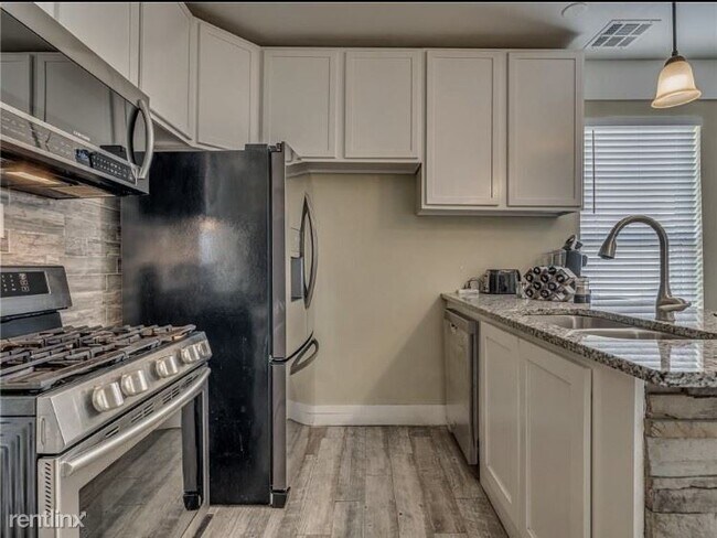 Building Photo - 4 br, 2 bath House - 1211 North Ellison Av...