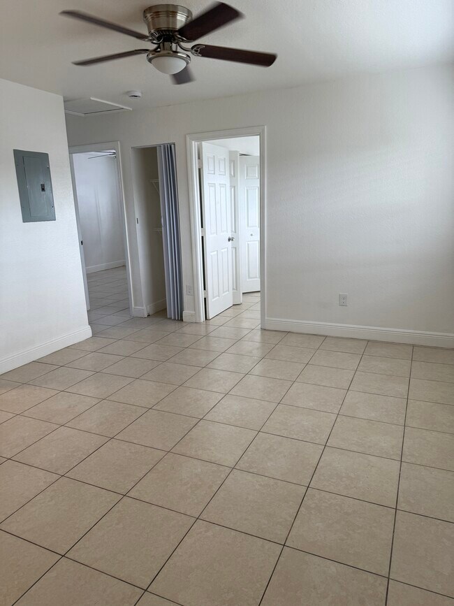 Foto del edificio - 1096 W 28th St