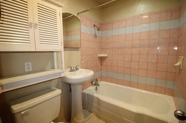 Foto del edificio - 5102 N Willow Ave