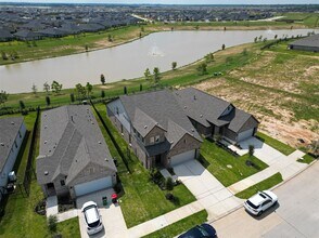 Building Photo - 27423 Sunterra Village Dr