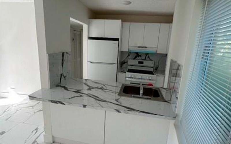 Building Photo - 661 W 81st St