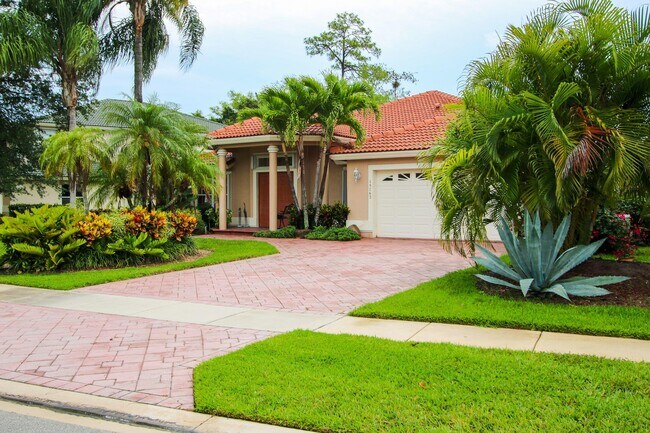 Building Photo - 15762 Cypress Park Dr