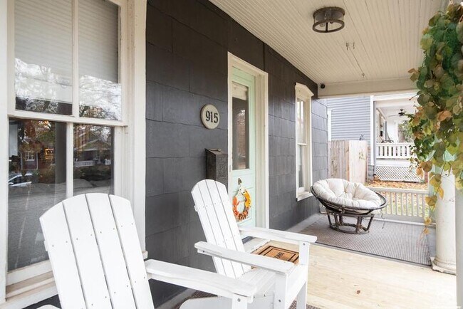 Building Photo - 915 Alabama St