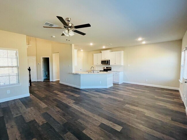 Building Photo - 6801 Topaz Dr