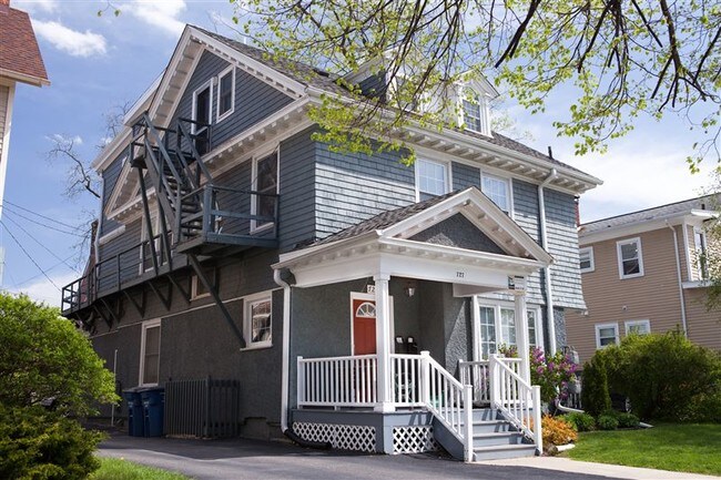 Foto del edificio - 727 Oakland Ave
