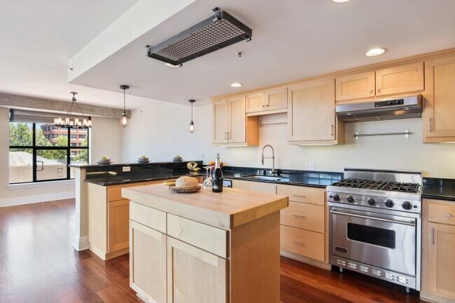 Building Photo - 2 bedroom in San Francisco CA 94107