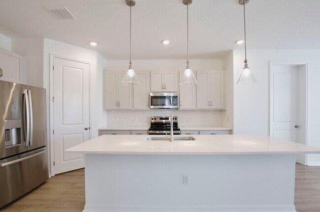 Foto del edificio - Stylish Sunbrooke Sanctuary! Modern 4/2 Home with High Ceilings, Designer Kitchen & Resort Amenities