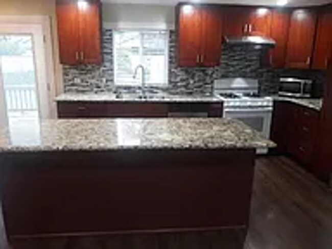 Foto del edificio - Beautiful 3 bedroom Edmonds Rambler