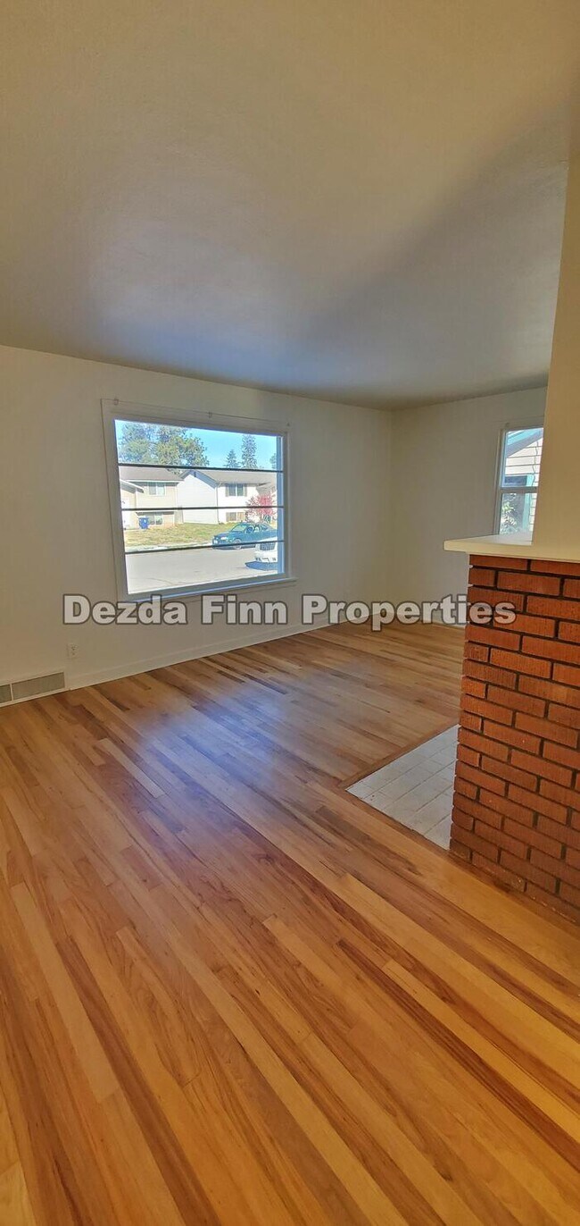 Building Photo - Adorable 3 Bedroom/ 2 Bath Rancher AVAILAB...