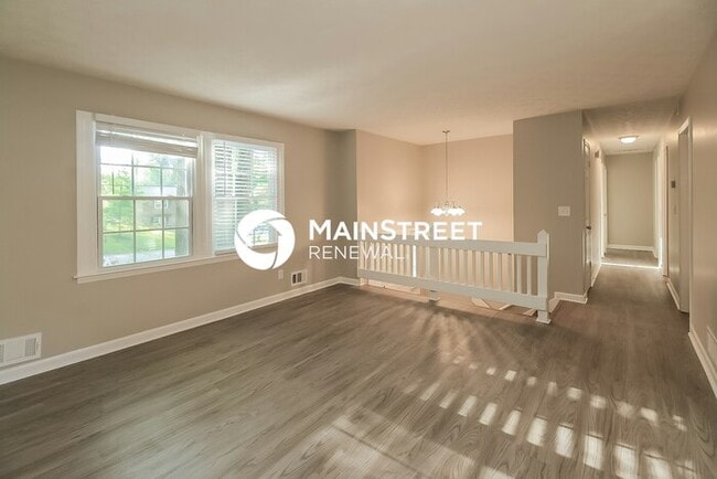Building Photo - 3 Bedroom Pet-Friendly Home in Riverdale, ...