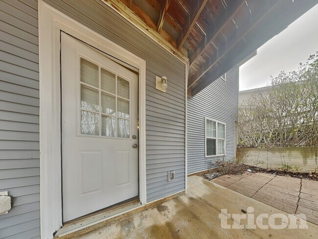 Foto del edificio - 37 Roxbury Ln