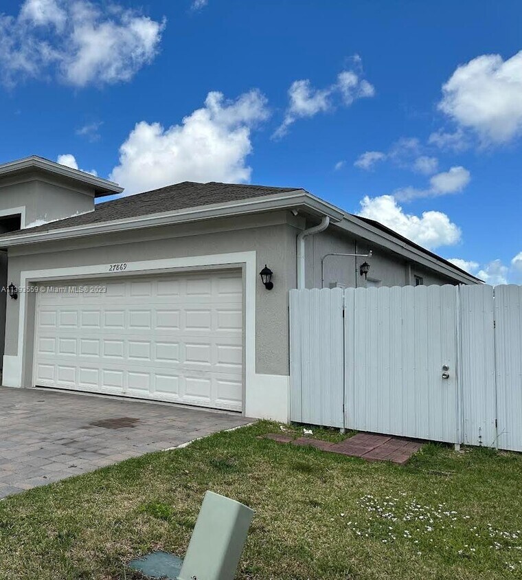 Primary Photo - 27869 SW 133rd Ave